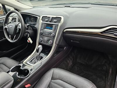 2015 Ford Fusion SE   - Photo 11 - De Pere, WI 54115