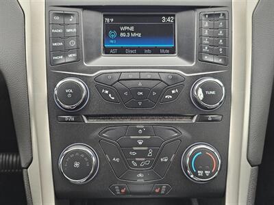 2015 Ford Fusion SE   - Photo 8 - De Pere, WI 54115