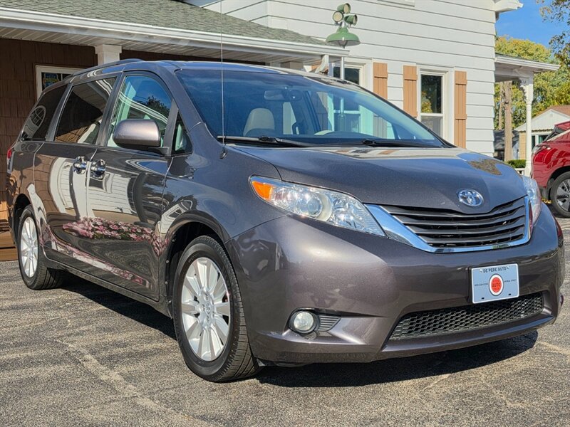 2014 Toyota Sienna XLE 7-Passenger - Photo 22 - De Pere, WI 54115