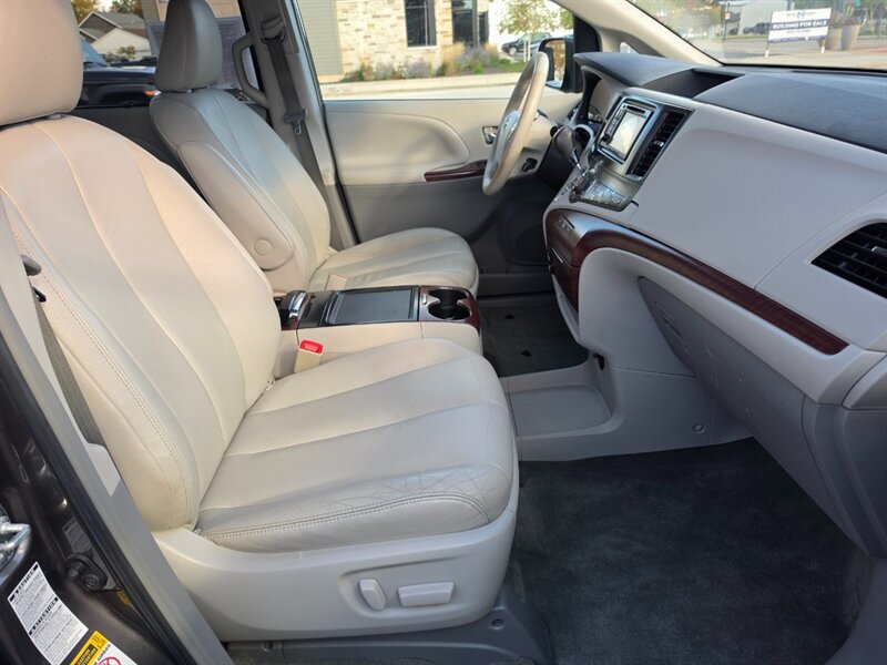 2014 Toyota Sienna XLE 7-Passenger - Photo 14 - De Pere, WI 54115