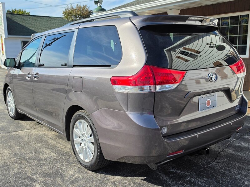 2014 Toyota Sienna XLE 7-Passenger - Photo 26 - De Pere, WI 54115