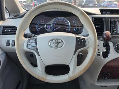 2014 Toyota Sienna XLE 7-Passenger - Photo 28 - De Pere, WI 54115