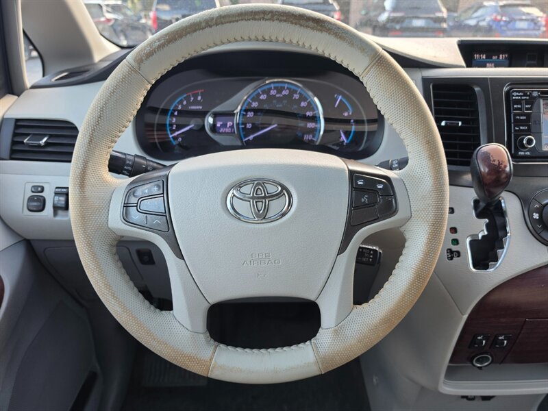 2014 Toyota Sienna XLE 7-Passenger - Photo 28 - De Pere, WI 54115