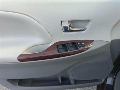 2014 Toyota Sienna XLE 7-Passenger - Photo 19 - De Pere, WI 54115