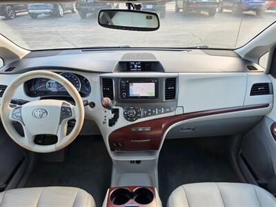 2014 Toyota Sienna XLE 7-Passenger - Photo 6 - De Pere, WI 54115