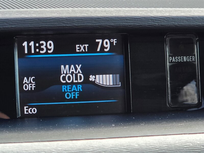 2014 Toyota Sienna XLE 7-Passenger - Photo 29 - De Pere, WI 54115