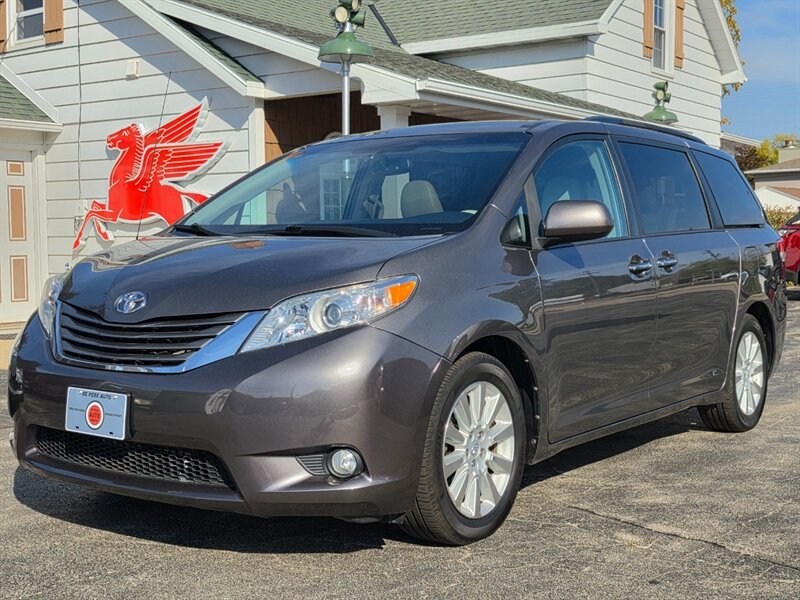 2014 Toyota Sienna XLE 7-Passenger   - Photo 1 - De Pere, WI 54115