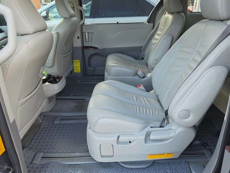 2014 Toyota Sienna XLE 7-Passenger - Photo 37 - De Pere, WI 54115