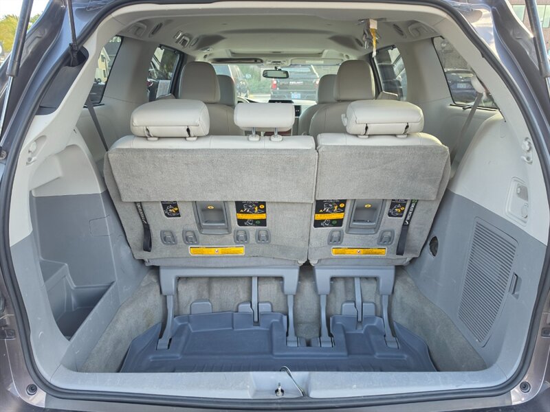 2014 Toyota Sienna XLE 7-Passenger - Photo 18 - De Pere, WI 54115