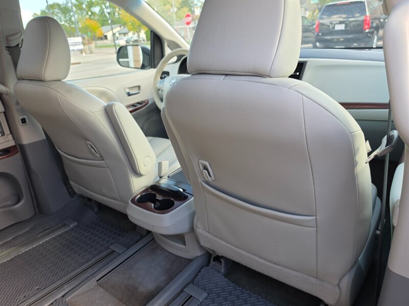 2014 Toyota Sienna XLE 7-Passenger - Photo 35 - De Pere, WI 54115