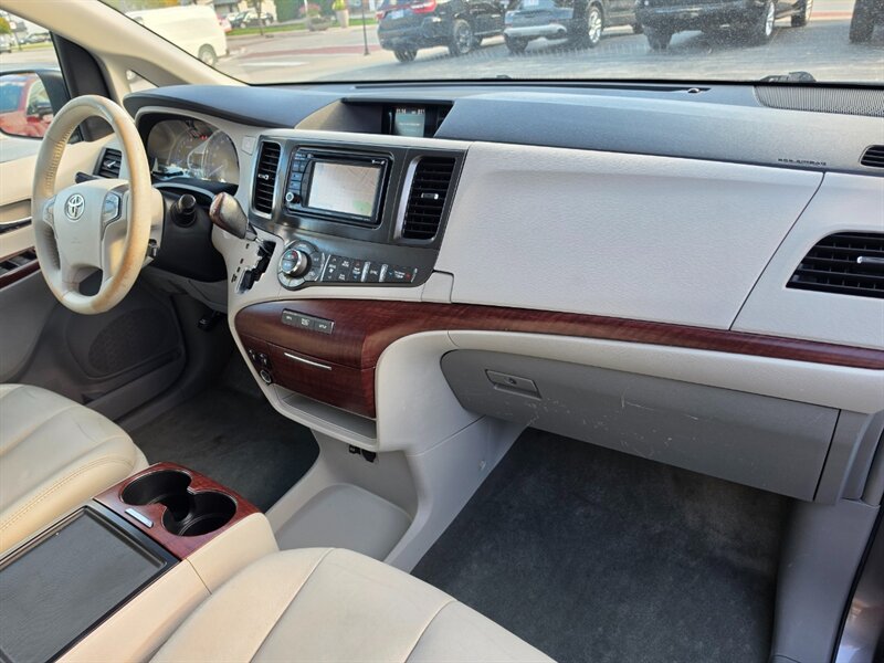 2014 Toyota Sienna XLE 7-Passenger - Photo 13 - De Pere, WI 54115