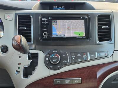 2014 Toyota Sienna XLE 7-Passenger - Photo 9 - De Pere, WI 54115