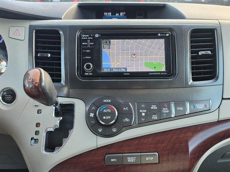 2014 Toyota Sienna XLE 7-Passenger - Photo 9 - De Pere, WI 54115