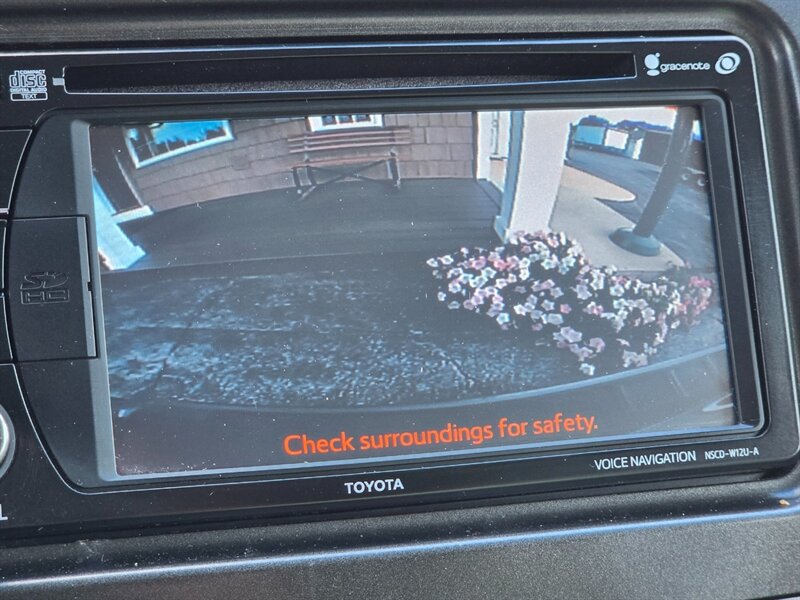 2014 Toyota Sienna XLE 7-Passenger - Photo 10 - De Pere, WI 54115