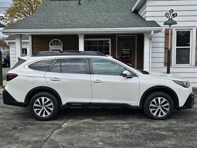 2022 Subaru Outback Premium   - Photo 2 - De Pere, WI 54115