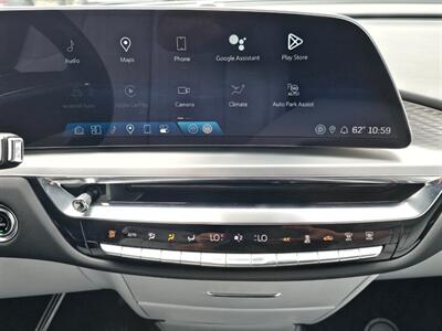 2024 Cadillac LYRIQ Luxury 2   - Photo 9 - De Pere, WI 54115