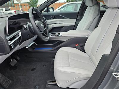 2024 Cadillac LYRIQ Luxury 2   - Photo 4 - De Pere, WI 54115