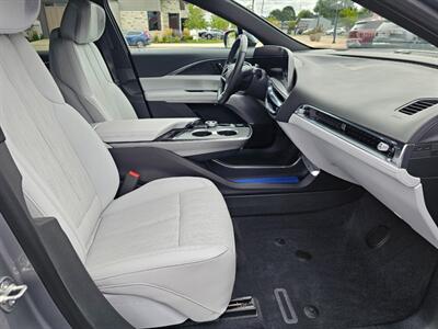 2024 Cadillac LYRIQ Luxury 2   - Photo 13 - De Pere, WI 54115