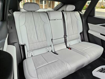 2024 Cadillac LYRIQ Luxury 2   - Photo 16 - De Pere, WI 54115