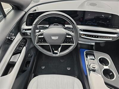 2024 Cadillac LYRIQ Luxury 2   - Photo 6 - De Pere, WI 54115
