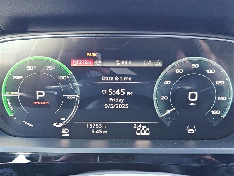 2024 Audi Q8 e-tron Premium Plus quattro   - Photo 8 - De Pere, WI 54115