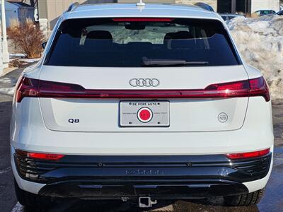 2024 Audi Q8 e-tron Premium Plus quattro - Photo 24 - De Pere, WI 54115