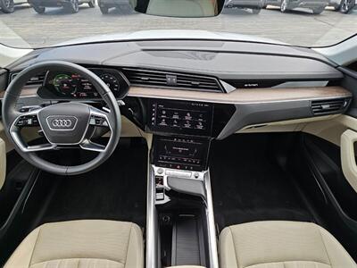 2024 Audi Q8 e-tron Premium Plus quattro   - Photo 6 - De Pere, WI 54115