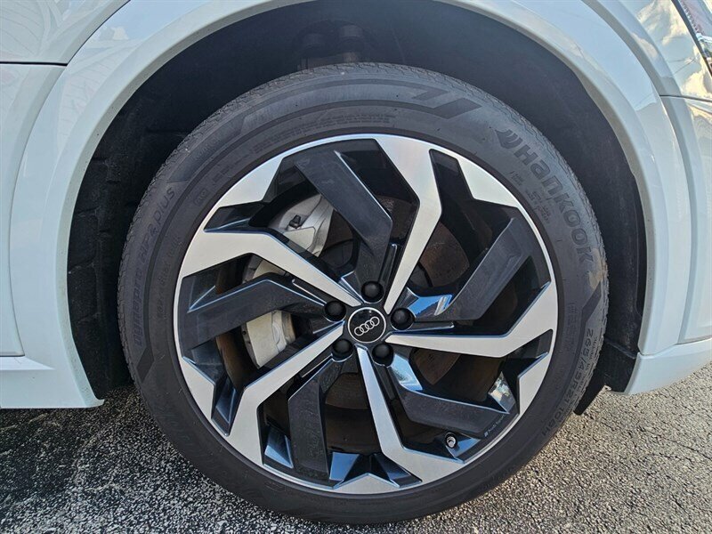 2024 Audi Q8 e-tron Premium Plus quattro   - Photo 45 - De Pere, WI 54115