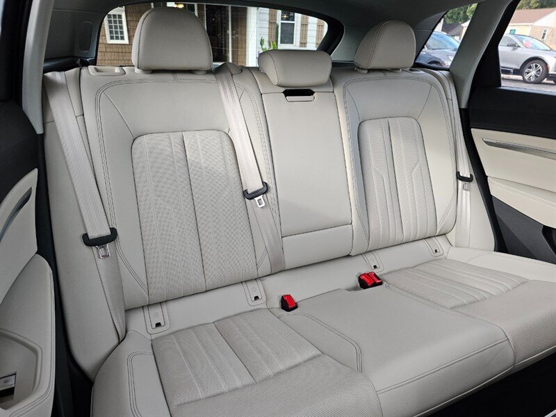 2024 Audi Q8 e-tron Premium Plus quattro   - Photo 14 - De Pere, WI 54115