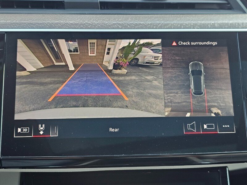 2024 Audi Q8 e-tron Premium Plus quattro   - Photo 10 - De Pere, WI 54115