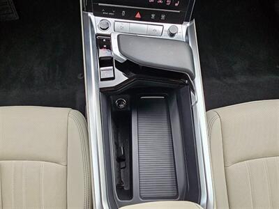 2024 Audi Q8 e-tron Premium Plus quattro   - Photo 11 - De Pere, WI 54115