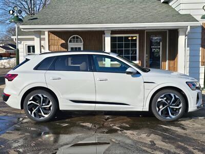 2024 Audi Q8 e-tron Premium Plus quattro - Photo 2 - De Pere, WI 54115