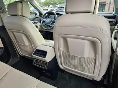 2024 Audi Q8 e-tron Premium Plus quattro   - Photo 15 - De Pere, WI 54115