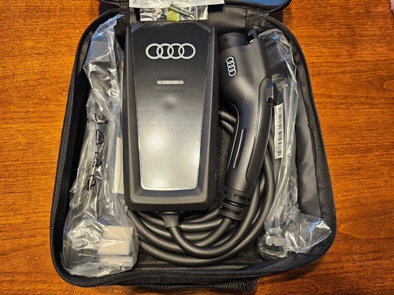 2024 Audi Q8 e-tron Premium Plus quattro   - Photo 19 - De Pere, WI 54115