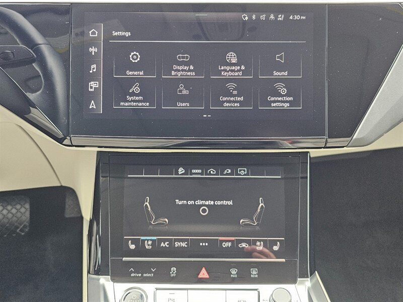 2024 Audi Q8 e-tron Premium Plus quattro   - Photo 9 - De Pere, WI 54115