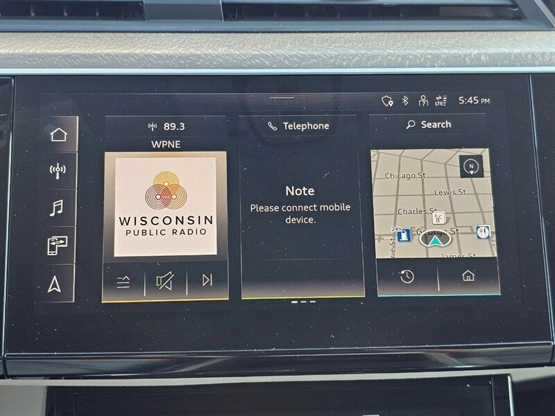 2024 Audi Q8 e-tron Premium Plus quattro   - Photo 30 - De Pere, WI 54115