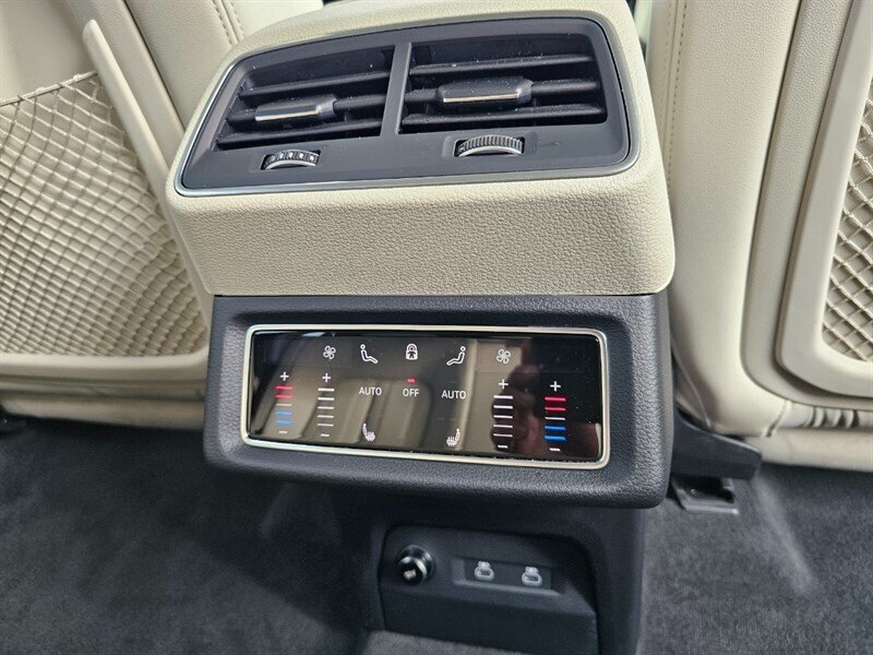 2024 Audi Q8 e-tron Premium Plus quattro   - Photo 16 - De Pere, WI 54115
