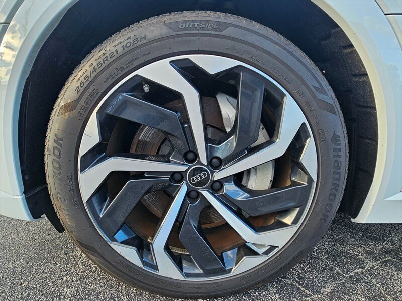 2024 Audi Q8 e-tron Premium Plus quattro   - Photo 42 - De Pere, WI 54115