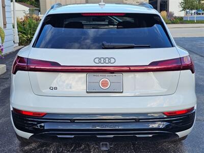 2024 Audi Q8 e-tron Premium Plus quattro   - Photo 24 - De Pere, WI 54115