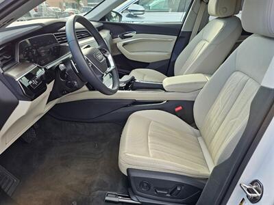 2024 Audi Q8 e-tron Premium Plus quattro   - Photo 5 - De Pere, WI 54115