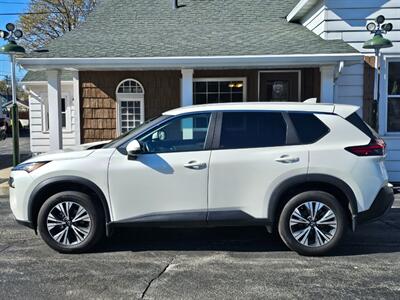 2023 Nissan Rogue SV   - Photo 2 - De Pere, WI 54115