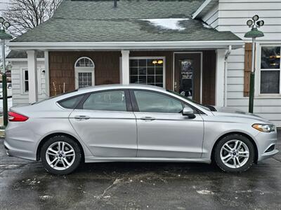 2018 Ford Fusion SE   - Photo 2 - De Pere, WI 54115