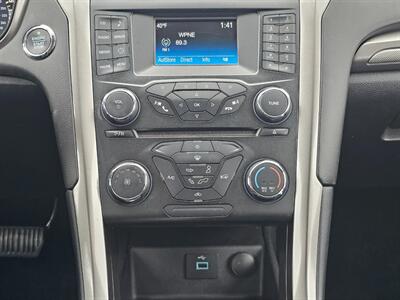 2018 Ford Fusion SE   - Photo 8 - De Pere, WI 54115