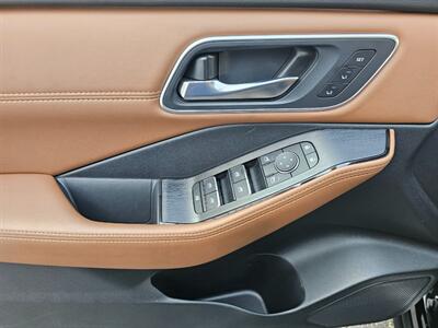 2024 Nissan Rogue Platinum   - Photo 17 - De Pere, WI 54115