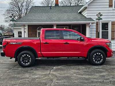 2021 Nissan Titan PRO-4X - Photo 2 - De Pere, WI 54115