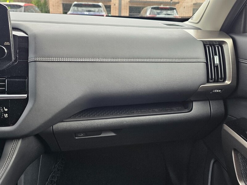 2025 Nissan Pathfinder Platinum - Photo 35 - De Pere, WI 54115