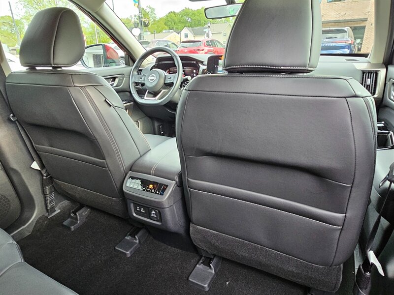 2025 Nissan Pathfinder Platinum - Photo 36 - De Pere, WI 54115
