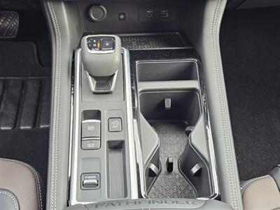 2025 Nissan Pathfinder Platinum - Photo 11 - De Pere, WI 54115