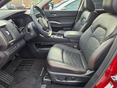 2025 Nissan Pathfinder Platinum - Photo 4 - De Pere, WI 54115