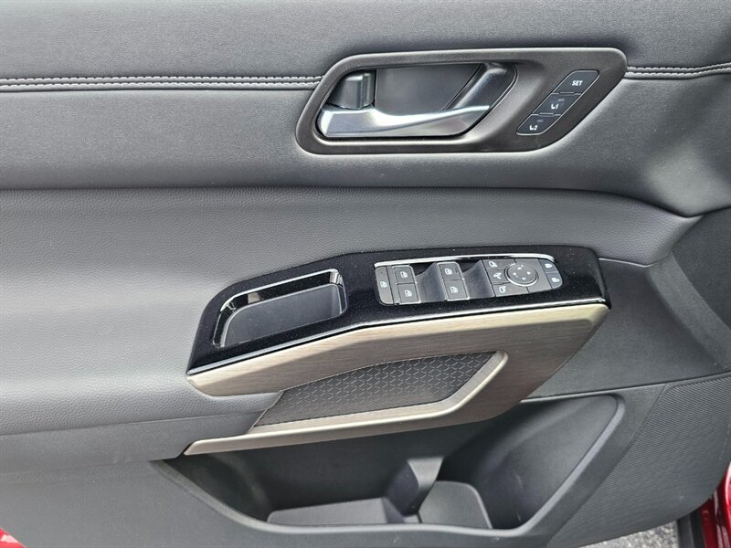 2025 Nissan Pathfinder Platinum - Photo 20 - De Pere, WI 54115